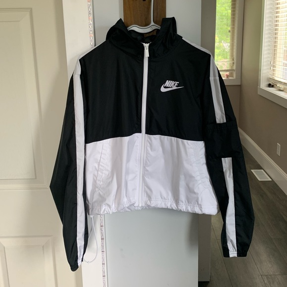nike wind breaker black and white